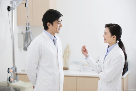 我们该如何正确选择中医或者西医治疗